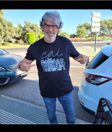 Carnavalero 4 con camiseta ilustrada de JR Adornax