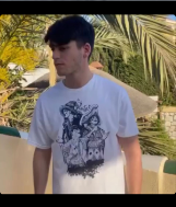 Carnavalero 8 con camiseta ilustrada de JR Adornax